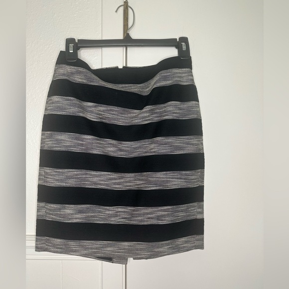 Dresses & Skirts - J.Crew Black and Gray Knee-Length Pencil Skirt size 2P